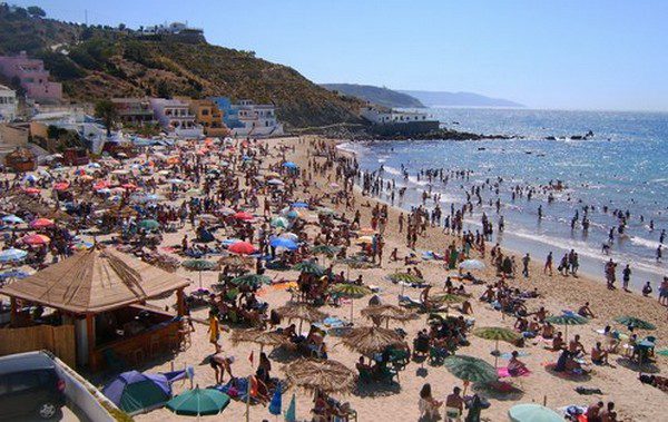 جماعة طنجة تصادق على شروط الاحتلال المؤقت لشواطئ المدينة