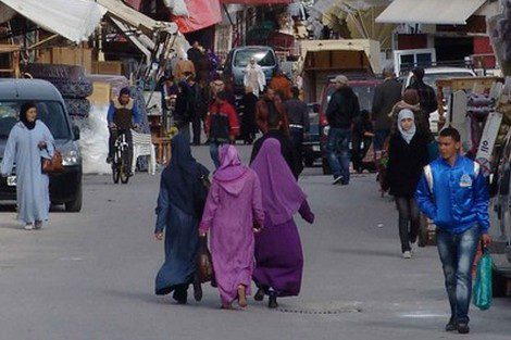 تجار سوق كاسابارطا يشتكون عودة الفوضى إلى جنباته