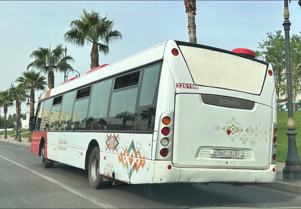 حافلات “ألزا” تسد الخصاص بتطوان وأخرى غريبة ومتهالكة تفاجئ ساكنة طنجة