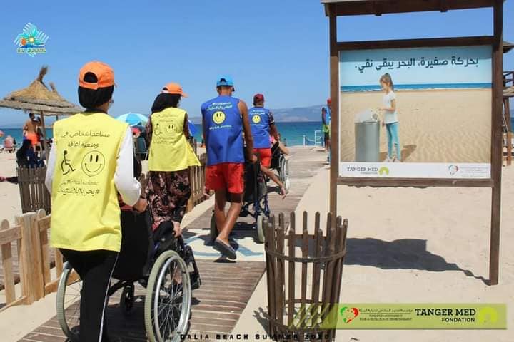 سابقة.. خدمات إنسانية تسمح لذوي الإعاقة بالاستمتاع بشاطئ الدالية