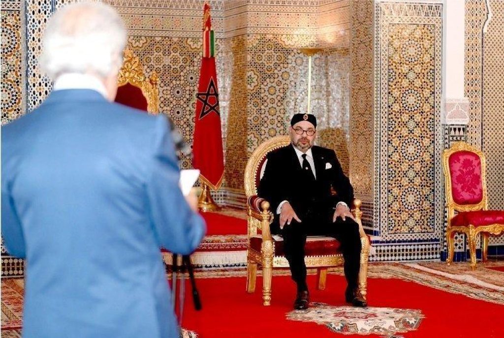 والي بنك المغرب يقدم التقرير السنوي أمام الملك محمد السادس