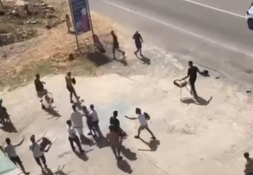 تفاصيل اعتداء جماعي على شاب في القصر الصغير.. والمشتبه فيه الرئيسي لازال في حالة فرار