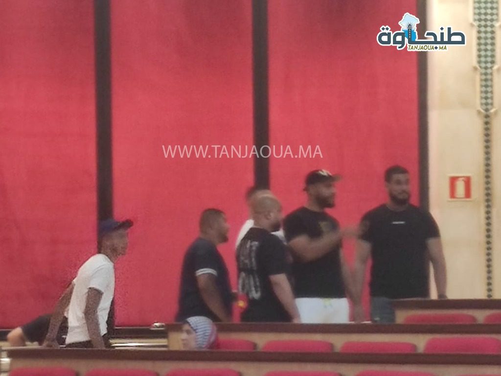 قبل انتخاب النائب العاشر.. قاعة جماعة طنجة تتحول إلى “صالة لكمال الأجسام”