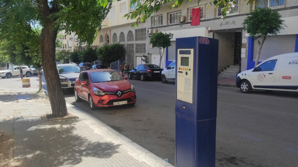 دعوات لتحرير الرصيف العمومي من “صناديق” صوماجيك المعطّلة