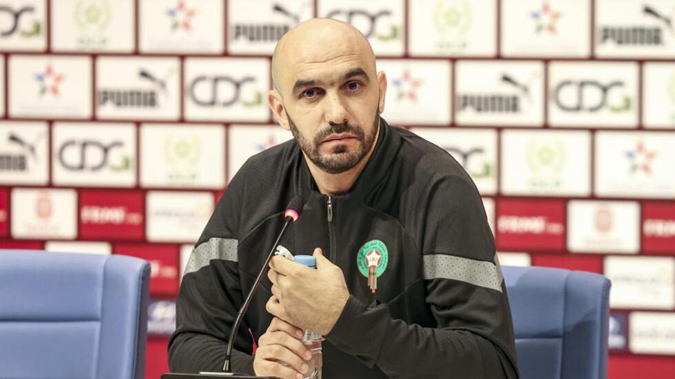 الركراكي يستدعي 5 حراس ضمن اللائحة الأولية المشاركة في “كان الكوت ديفوار”