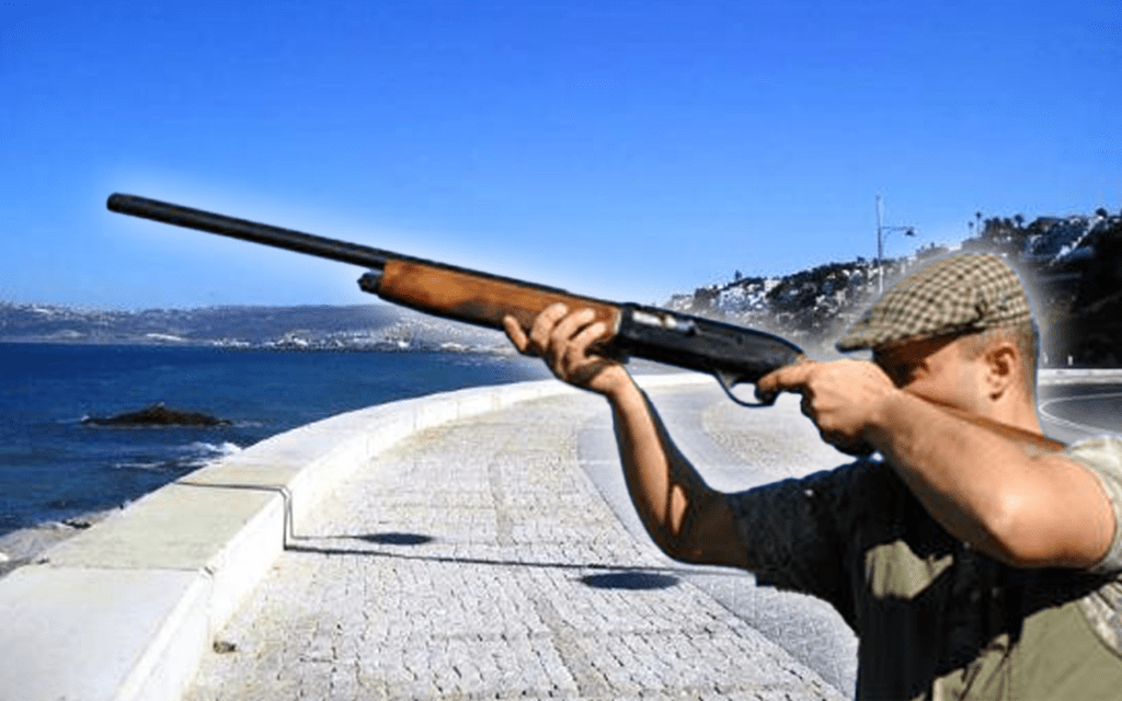 طنجة.. توقيف شخص يصطاد الحمام ببندقية في كورنيش مرقالة!