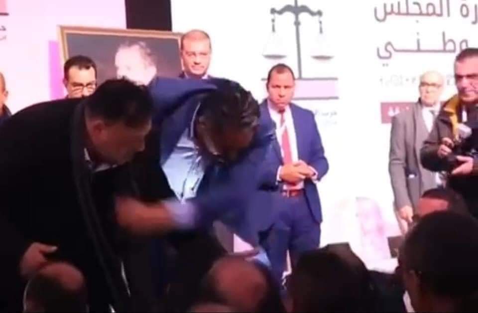 بعد فضيحة “تصرفيقة” البرلماني.. حزب الاستقلال يتخذ قرارا مهما