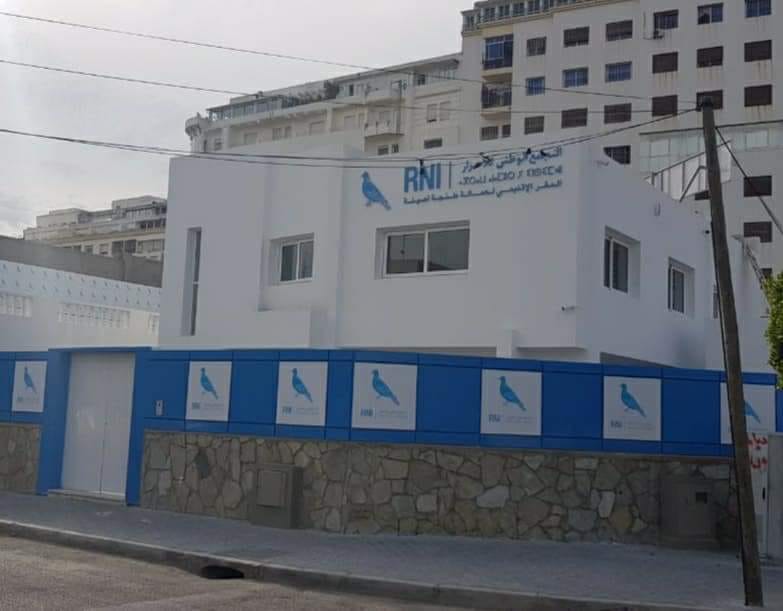 نعتهم بـ”البراهش”.. شبيبة الأحرار بطنجة غاضبة من مستشار جماعي”نافذ” ينتمي إلى حزبهم!