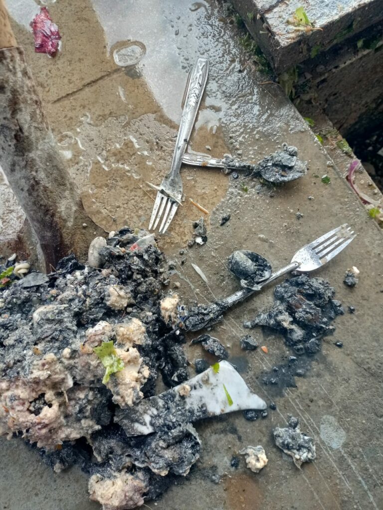 خطير.. مطاعم الأسماك بميناء طنجة تتسبب في انفجار بالوعات الصرف الصحي