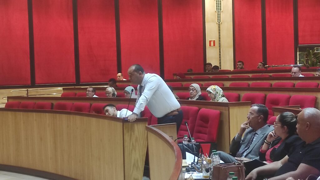 مستشار جماعي يُفجر فضيحة تنصل ولاية جهة الشمال وجماعة طنجة من مسؤولية شق طريق في أرض خواص!