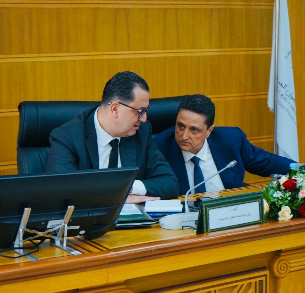 مورو “يروض” خصومه.. أين اختفت المعارضة في مجلس جهة طنجة؟!