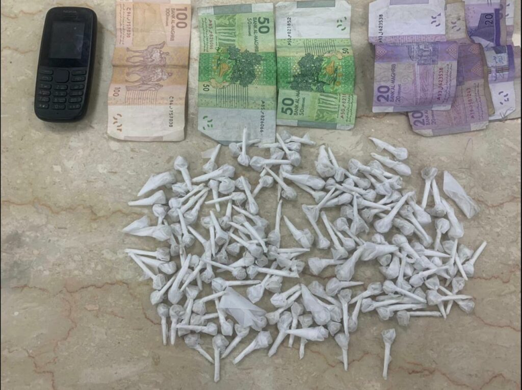 طنجة.. توقيف شقيقين وحجز في حوزتهما 150 لفافة من مخدر الهيروين