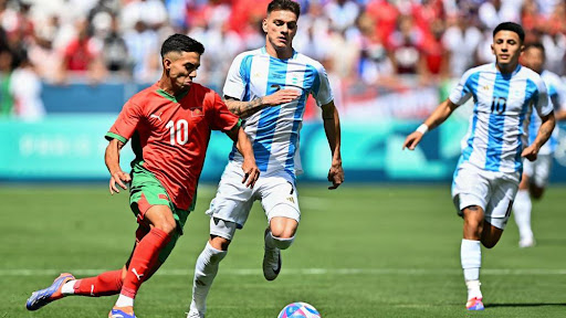 الأشبال تعود لإكمال المباراة وتحقق فوزا تاريخيا أمام الأرجنتين.