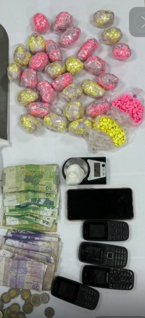 طنجة.. توقيف شخص وحجز 3000 قرص مخدر وكوكايين