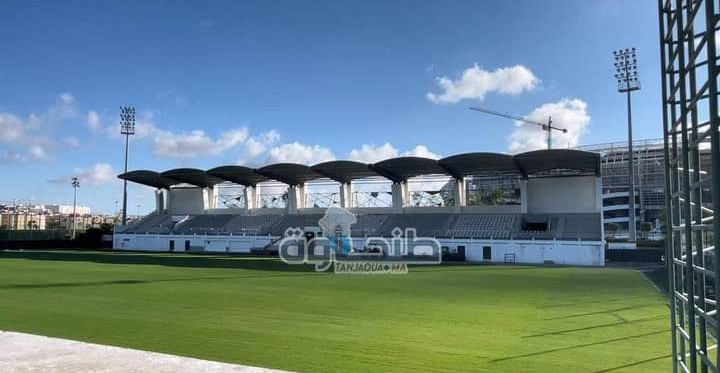 تأخر صيانة غرف وقاعات ملعب القرية الرياضية يضع اتحاد طنجة في مأزق كبير
