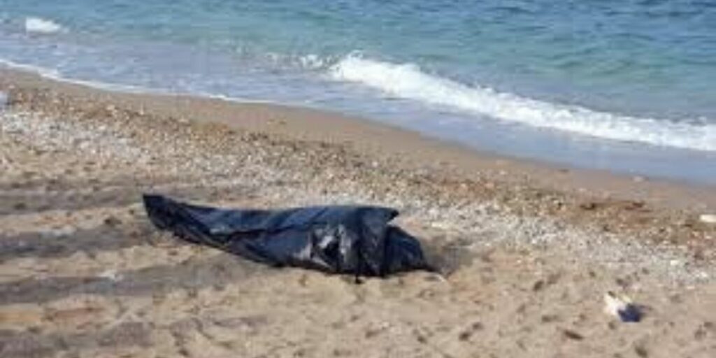 شاطئ كابيلا يلفظ جثـ،،ـة مهاجر غير شرعي يحمل الجنسية الجزائرية