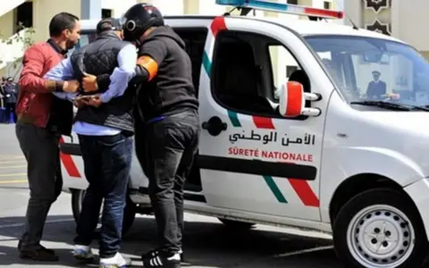 العرائش.. توقيف مروج مخدرات في حوزته 2500 قرص مخدر وجرعات من الكوكايين والهيروين