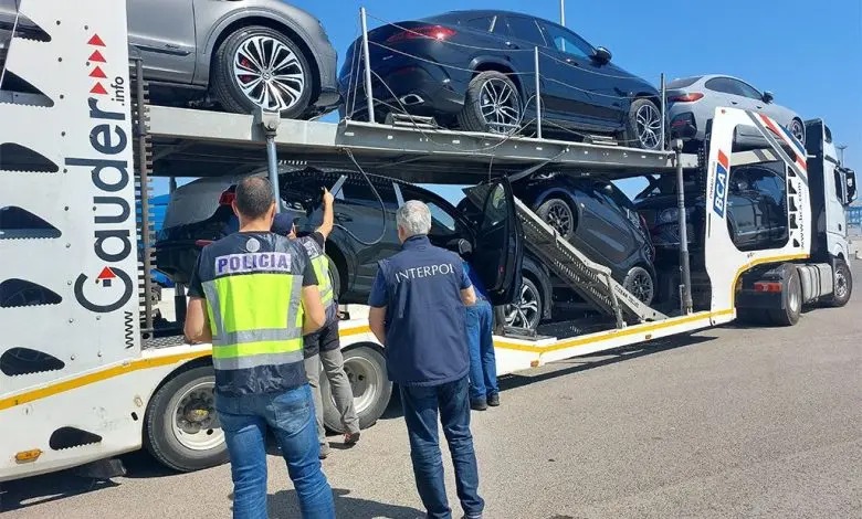 تفكيك شبكة دولية لتهريب السيارات الفاخرة إلى المغرب انطلاقًا من ملقة الإسبانية