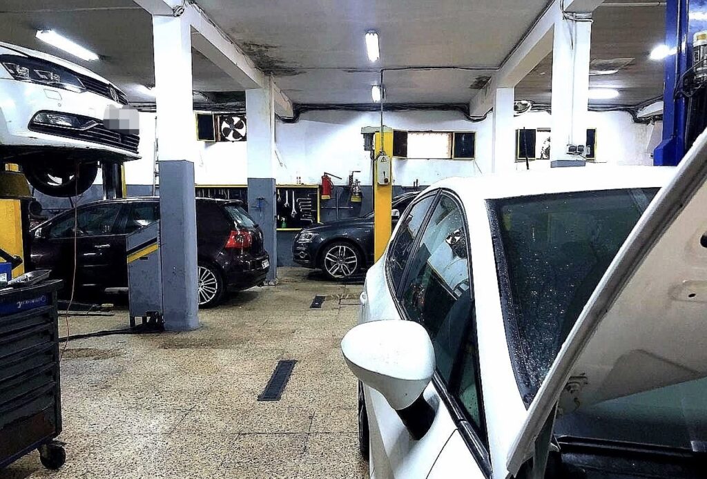 ورشات طنجة تُغري الإسبان.. آلاف السائقين يعبرون إلى المغرب لإصلاح سياراتهم بأقل من نصف التكلفة