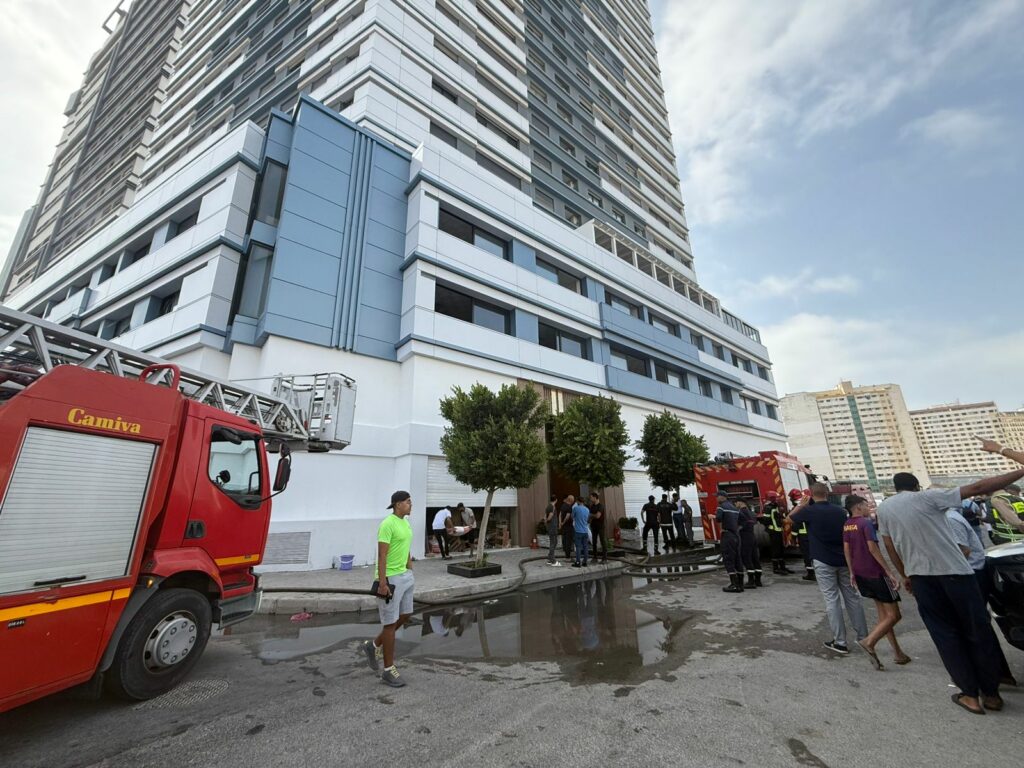 حريق في عمارة سكنية قرب محطة طنجة المدينة.. واستنفار للوقاية المدنية والشرطة