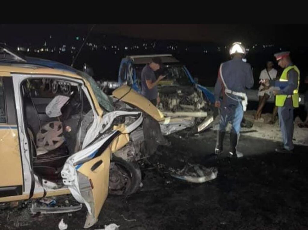 هذه تفاصيل حادثة سير مميتة بين سيارتي أجرة على الطريق الرابطة بين طنجة وتطوان