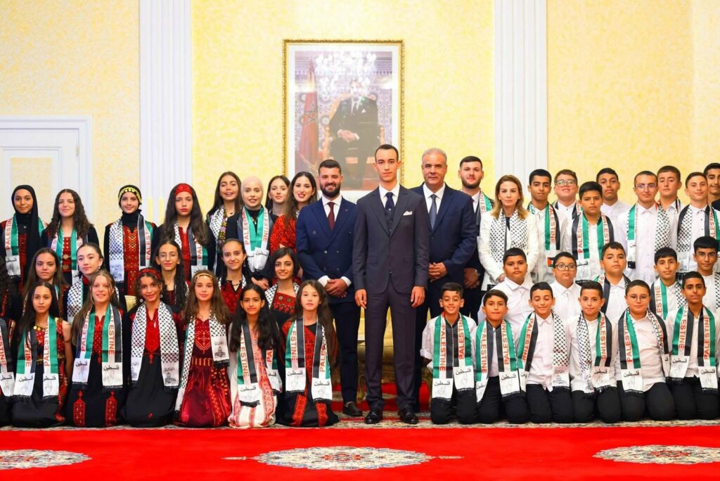 تنفيذا لتعليمات الملك.. الأمير مولاي الحسن يستقبل أطفال القدس بقصر تطوان
