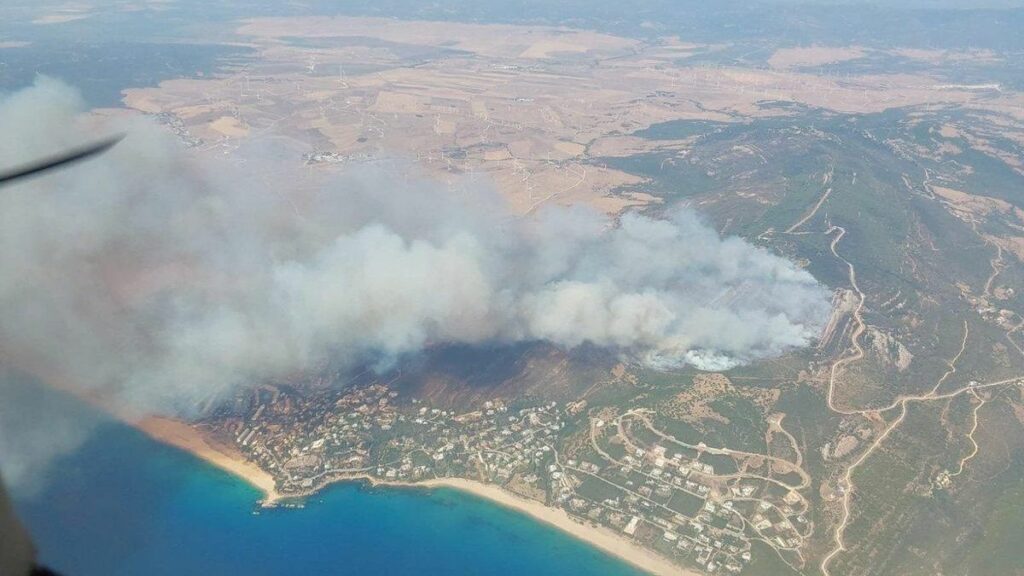جارة طنجة الشمالية تصارع ألسنة اللهب.. طريفة تواجه أضخم حرائق الصيف