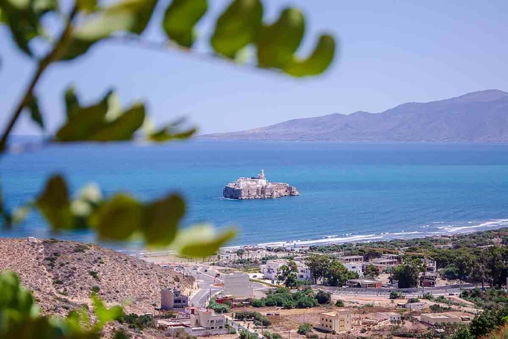 بعد تداول أنباء عن سحب العلم الإسباني من جزر الحسيمة.. وزارة الدفاع الإسبانية : لم يُرفع علم منذ أكثر من 20 سنة
