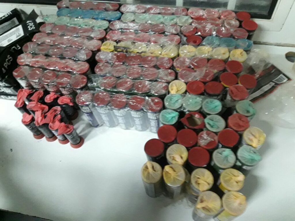 أمن طنجة يحجز مئات الشهب الاصطناعية قبل افتتاح البطولة بلقاء فارس البوغاز بالحسنية