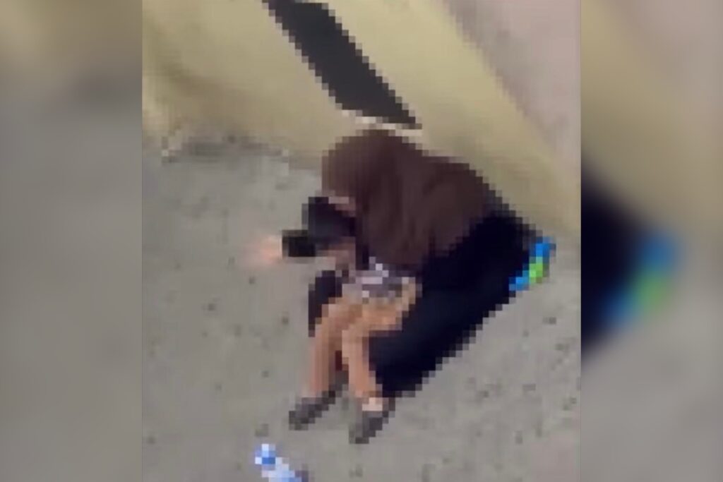 طفل يقع ضحية التسول الإجباري.. أمن طنجة يوقف والدته بعد انتشار فيديو صادم