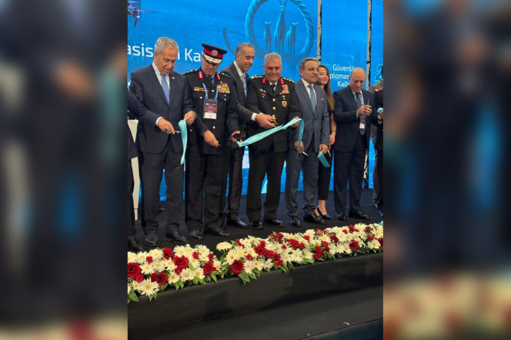 بدعوة من نظيره التركي.. حموشي يصل أنقرة للمشاركة في مؤتمر أمني