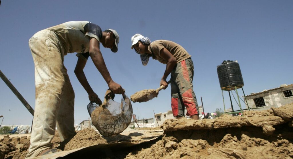 اتهامات بالمس بأبسط حقوق العمال تلاحق شركة عقارية بطنجة
