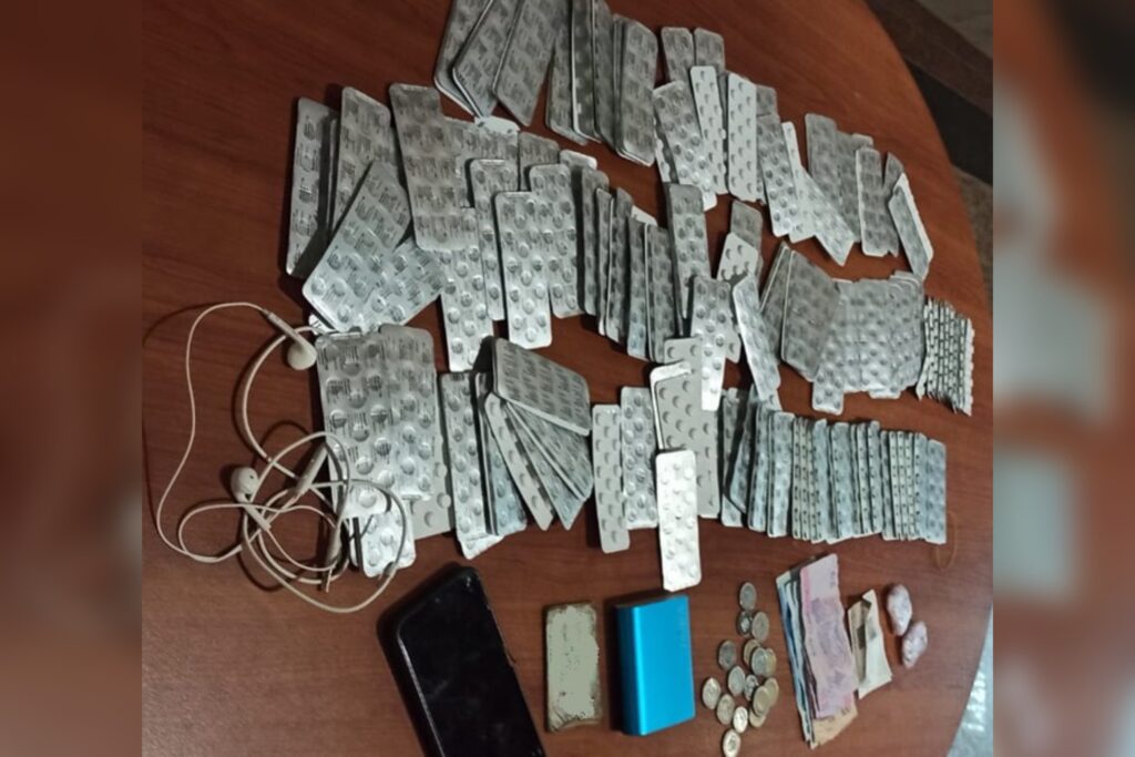 كمين أمني بمحطة القطار بطنجة يسقط شابا متلبسا بترويج الأقراص المهلوسة