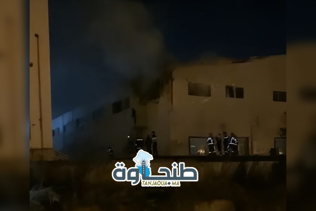 إخماد شبه تام لحريق ضخم داخل مصنع نسيج بالمنطقة الصناعية المجد بطنجة