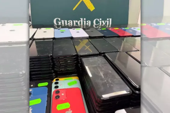 محاولة تهريب ضخمة نحو طنجة.. 591 هاتفا ينكشف داخل هيكل شاحنة