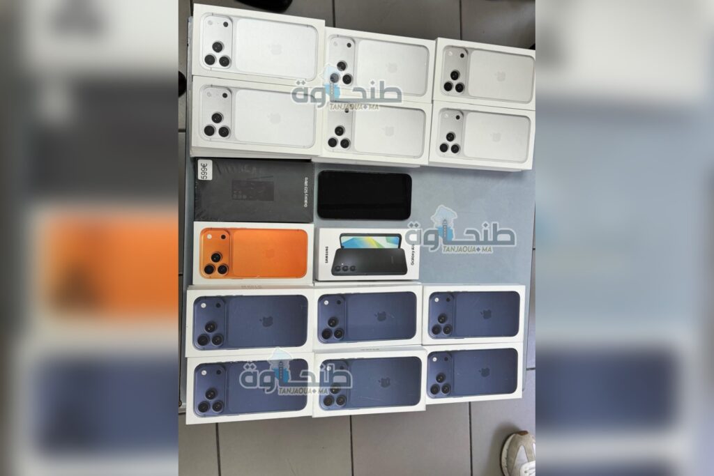 58 جهازا في حقيبة مسافر.. جمارك ميناء طنجة المتوسط تحبط تهريب “آيفون 17”