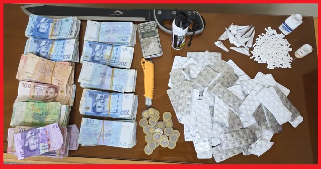 عملية أمنية ببني مكادة توقف مروجا ومئات الأقراص المخدرة