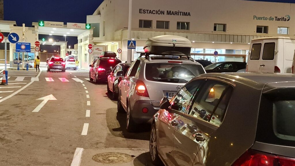 “حضانة غير قانونية” تمنع سفر أم مع أبنائها نحو طنجة عبر ميناء طريفة