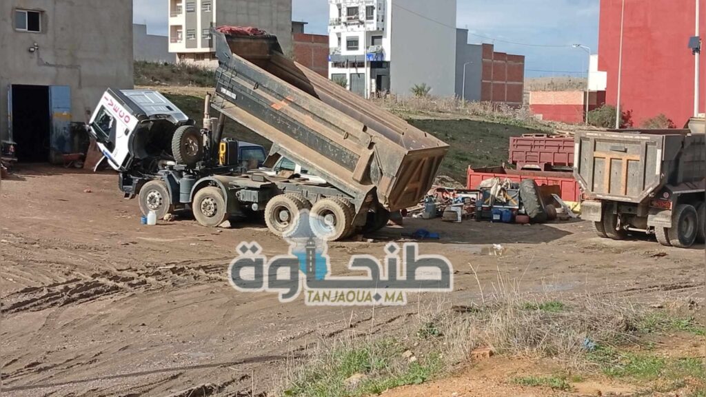 (صور) ورش ميكانيك عشوائي وسط حي سكني بمغوغة بطنجة.. ساكنة تستغيث بعد صمت السلطات