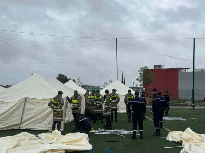 فيضانات القصر الكبير.. تراجع نسبي لمنسوب المياه وتجهيز خيام لإيواء المتضررين