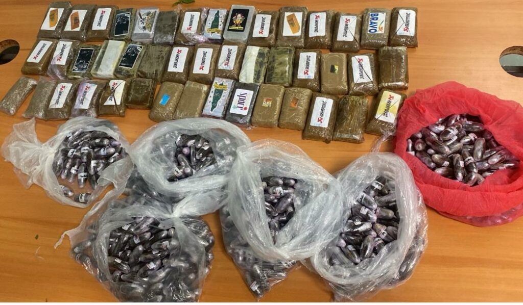 سيارة بلوحات أجنبية تفضح محاولة تهريب شحنة شيرا بطنجة المتوسط