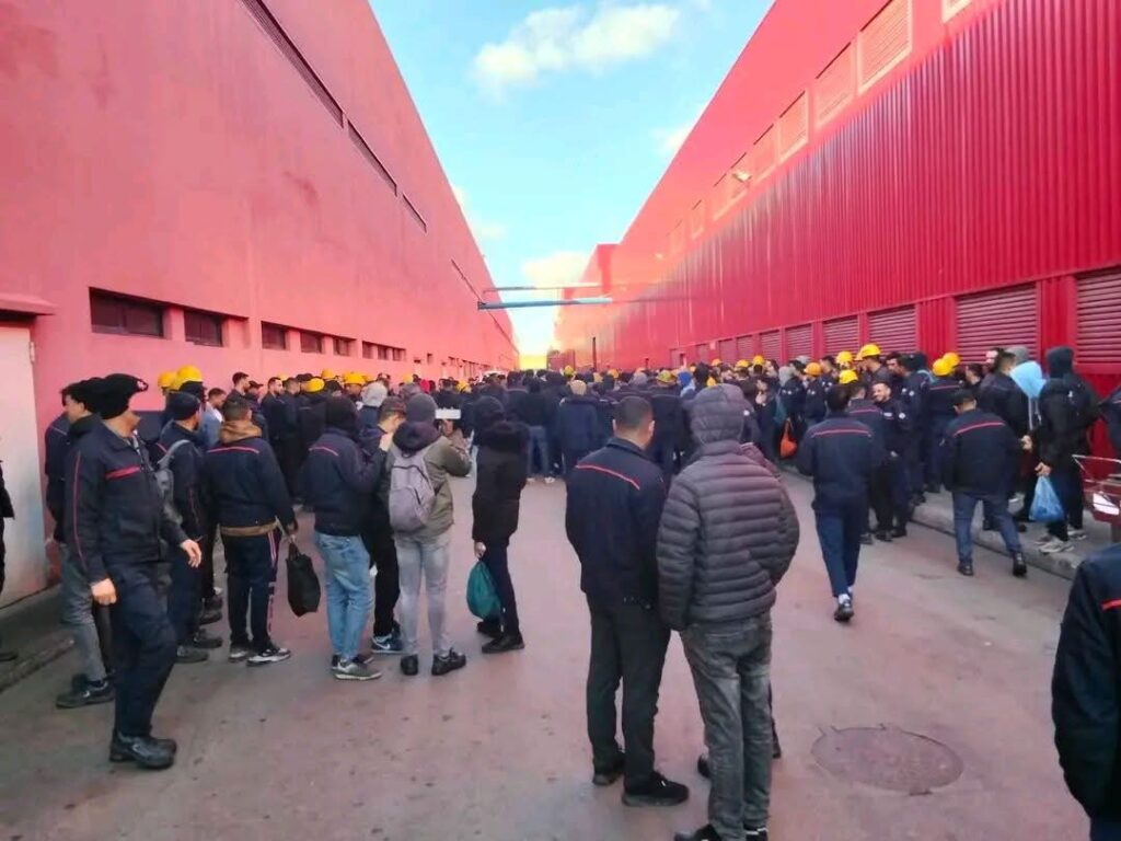 غموض يلف مستقبل مصنع كوري بطنجة.. والعمال يوقفون الإنتاج احتجاجا على ترحيل المعدات