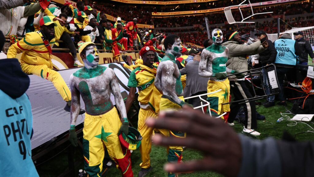 انطلاق محاكمة 19 مشجعا أجنبيا بعد أحداث نهائي كأس أمم إفريقيا