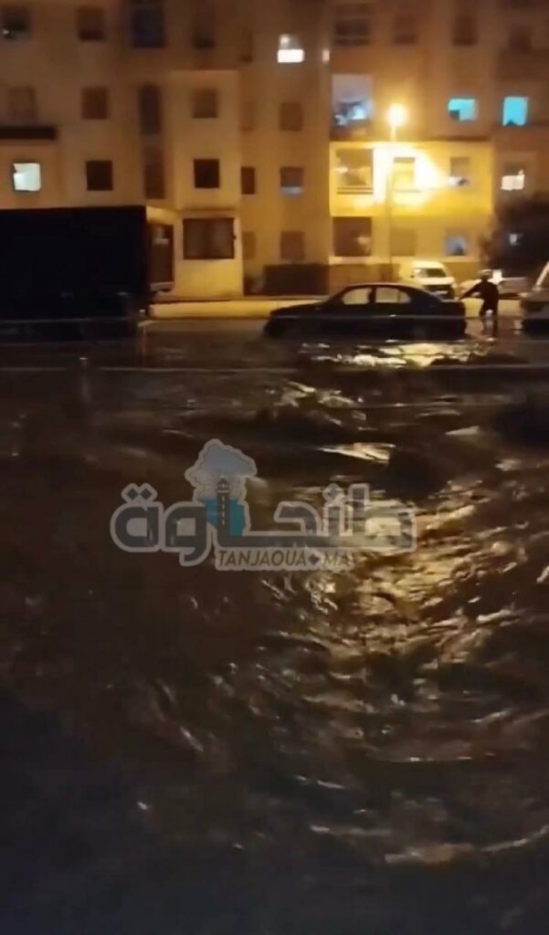 ليلة بيضاء بطنجة.. سيول الأمطار تقطع محاور طرقية وتُحاصر السيارات