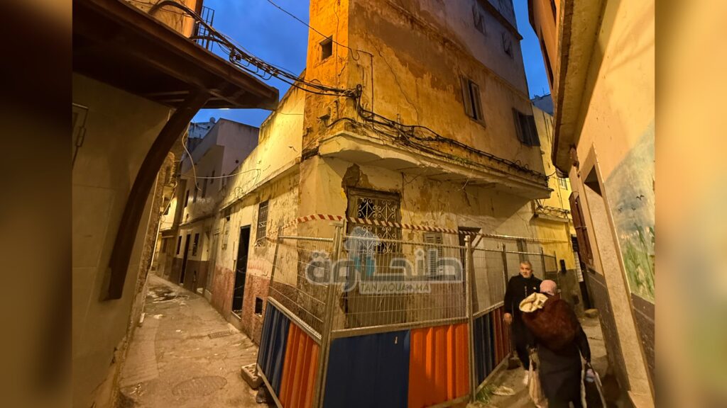 هل تتكرر فاجعة فاس بطنجة؟ مخاوف متصاعدة بحي المصلى بسبب منزل قديم