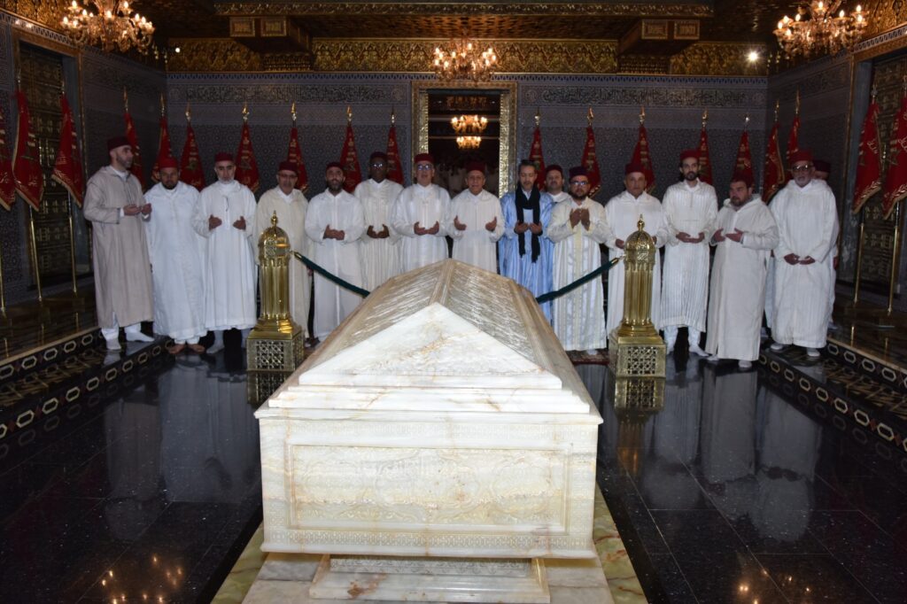 الشرفاء العلميون يحيون الذكرى الـ67 لوفاة الملك محمد الخامس بزيارة ترحم للضريح