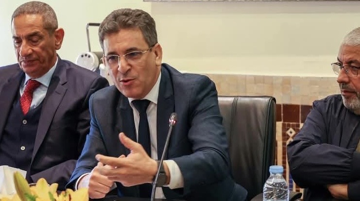 استقالة مفاجئة داخل مجلس جماعة طنجة تُعيد تحريك المشهد السياسي المحلي