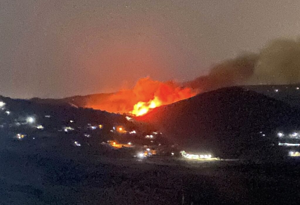 جهود برية وجوية متواصلة للسيطرة على حريق غابة ملوسة ضواحي طنجة
