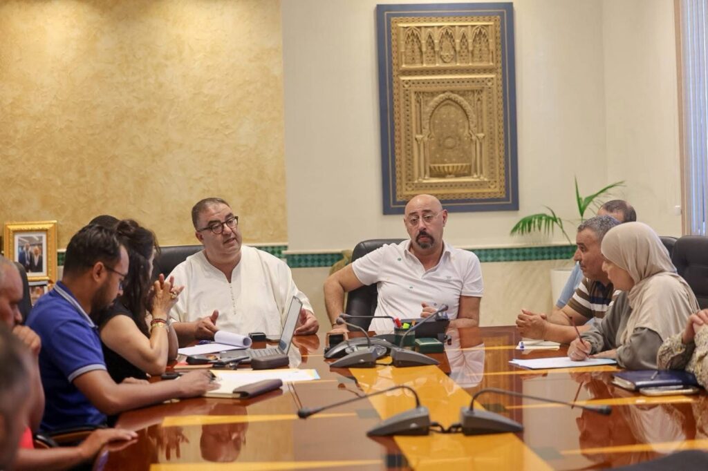 بعد تقارير سوداء من الولاية.. جماعة طنجة تستيقظ من سباتها على رائحة الأزبال