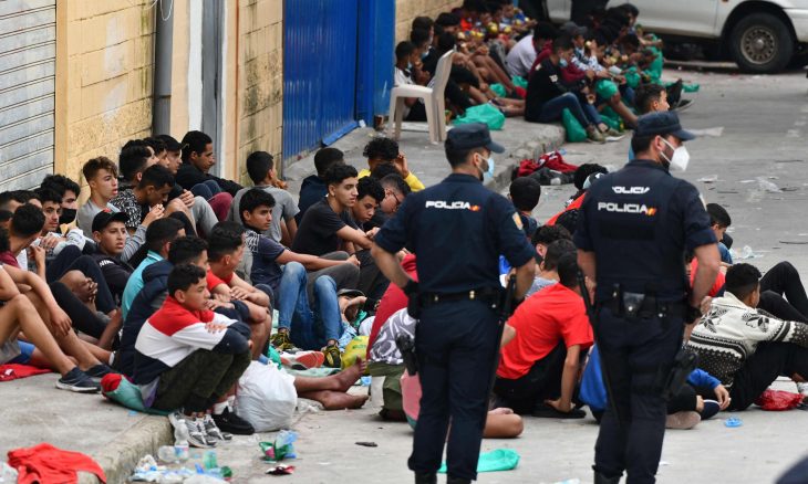 المغرب يتحرك بتعليمات ملكية لتحديد هوية القاصرين الذين دخلوا سبتة